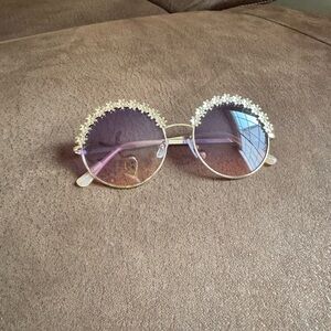 Round Floral Accent Sunglasses - Gold Frame, Purple Gradient Lenses